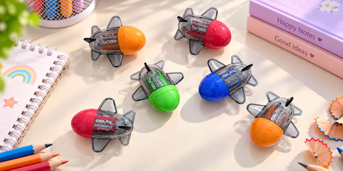 براية طائرة للأطفال بغطاء واقٍ – Airplane-Shaped 💙💚🧡❤️✈️ Pencil Sharpener